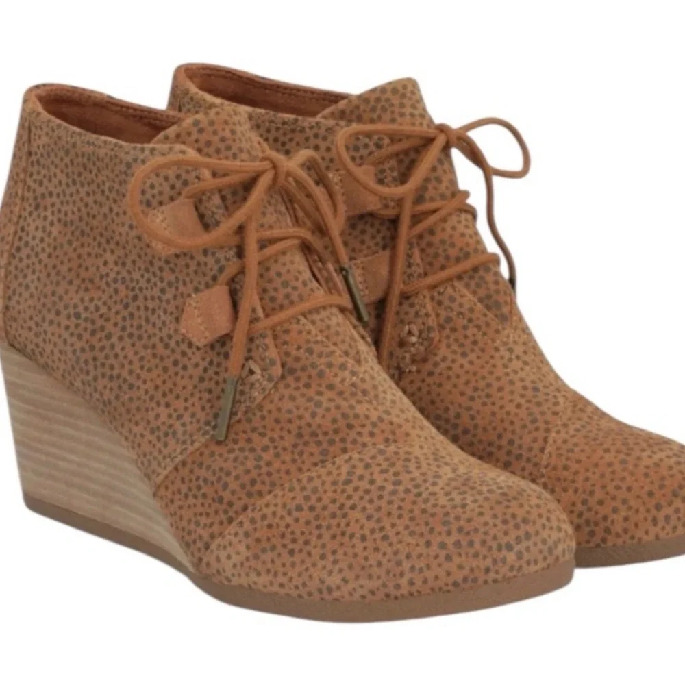 TOMS Women’s Kala Suede Leopard Cheetah  Lace-Up Wedge Ankle Boots
